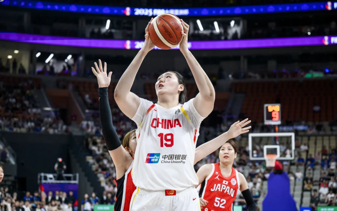 已回山东?中国女篮观看阅兵直播独缺张子宇 曾因高反呕吐头晕